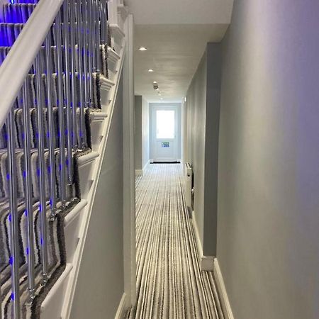 112 Gleneagle Road Rooms ロンドン エクステリア 写真