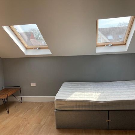 112 Gleneagle Road Rooms ロンドン エクステリア 写真