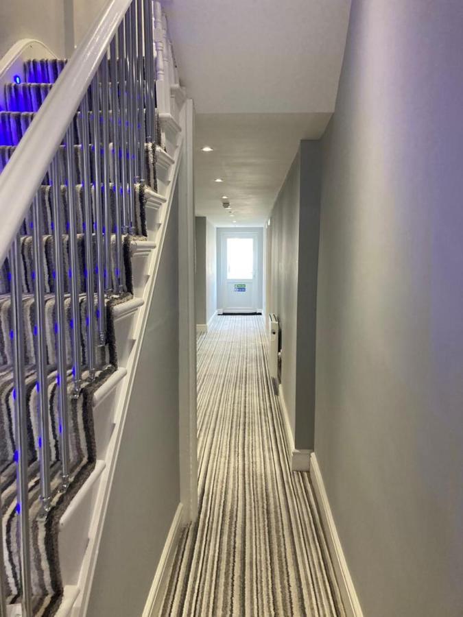 112 Gleneagle Road Rooms ロンドン エクステリア 写真