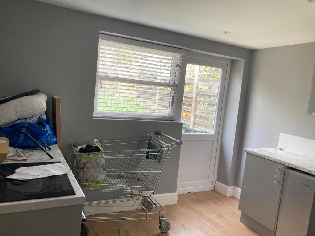 112 Gleneagle Road Rooms ロンドン エクステリア 写真